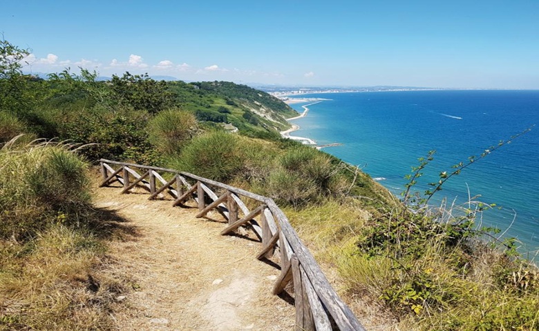 Dalla spiaggia alle colline la tua Vacanza a Cattolica